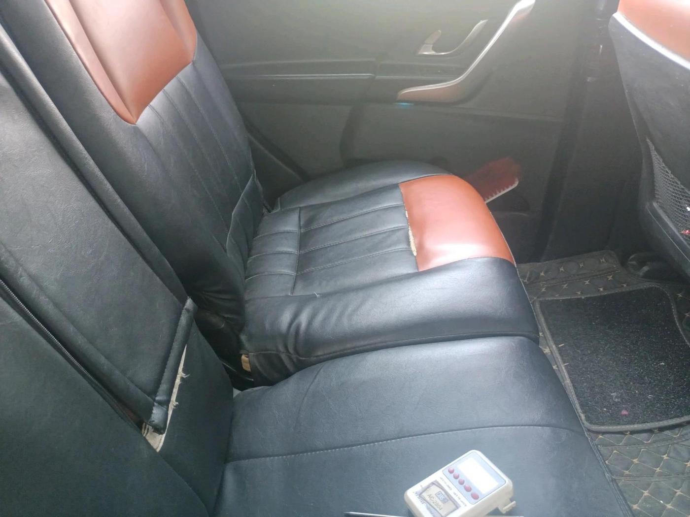 2018 Mahindra XUV500 W7, Diesel, Manual, 1,80,367 km, interior