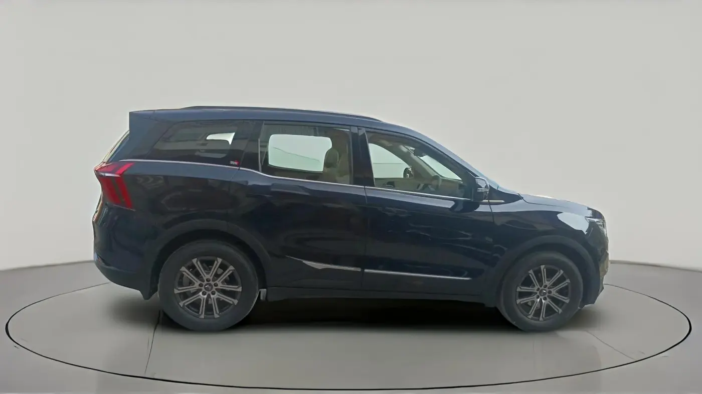 2023 Mahindra XUV700 AX 7 LUXURY D AT 7 STR, Diesel, Automatic, 37,253 km, exterior