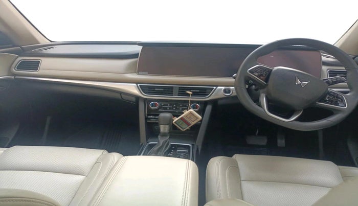 2023 Mahindra XUV700 AX 7 LUXURY D AT 7 STR, Diesel, Automatic, 37,253 km, interior