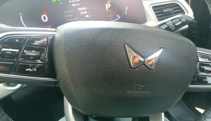 2023 Mahindra XUV700 AX 7 LUXURY D AT 7 STR, Diesel, Automatic, 37,253 km, interior