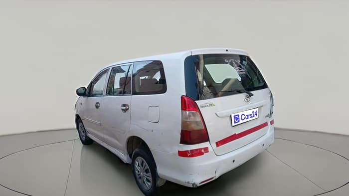 2013 Toyota Innova 2.5 GX 8 STR, Diesel, Manual, 2,66,593 km, exterior