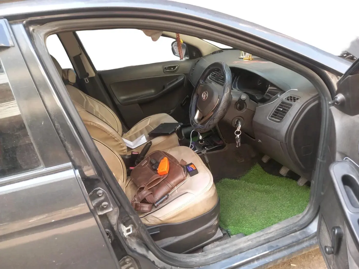 2015 Tata Bolt XE REVOTRON, CNG, Manual, 57,942 km, interior