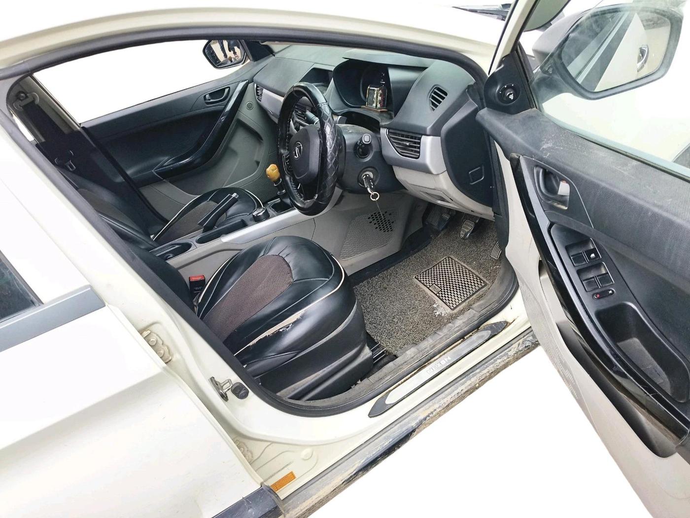 2019 Tata NEXON XM DIESEL, Diesel, Manual, 1,71,382 km, interior