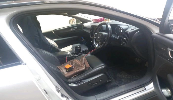 2021 Volvo XC 40 T4 R Design, Petrol, Automatic, 40,000 km, interior