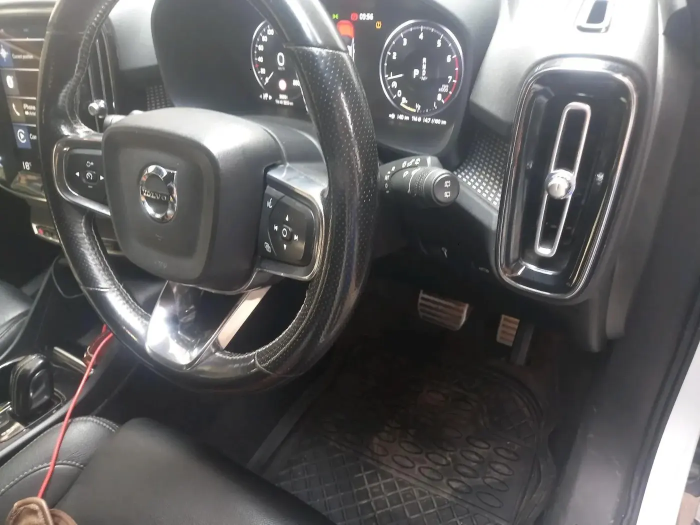 2021 Volvo XC 40 T4 R Design, Petrol, Automatic, 40,000 km, interior