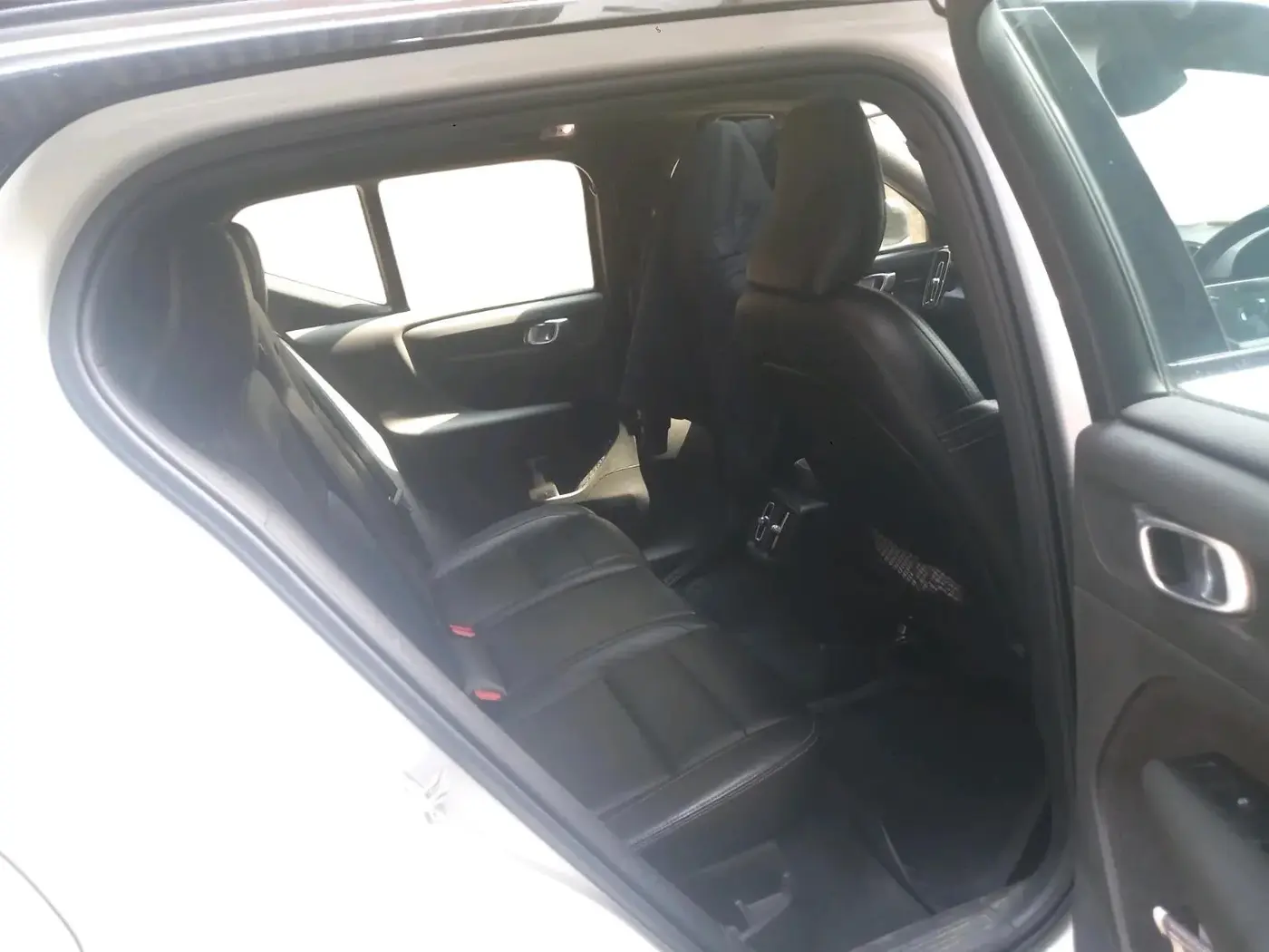 2021 Volvo XC 40 T4 R Design, Petrol, Automatic, 40,000 km, interior