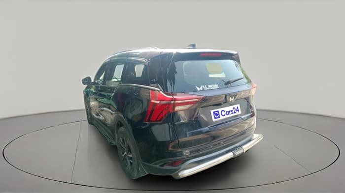 2023 Mahindra XUV700 AX 5 D MT 7 STR, Diesel, Manual, 1,10,281 km, exterior