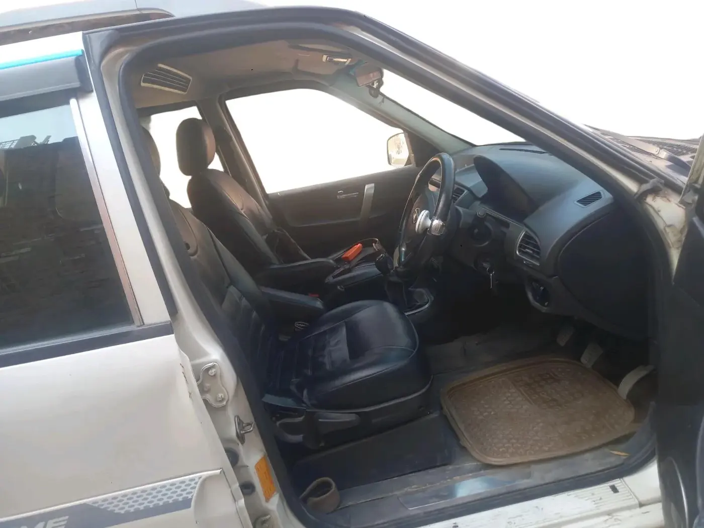 2018 Tata Safari Storme 2.2 EX 4X2, Diesel, Manual, 1,05,161 km, interior