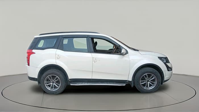 2015 Mahindra XUV500 W8, Diesel, Manual, 2,12,218 km, exterior