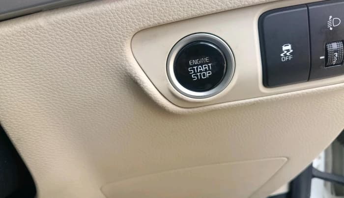 2022 KIA CARENS LUXURY PLUS 1.5 DIESEL AT 6 STR, Diesel, Automatic, 1,10,402 km, interior