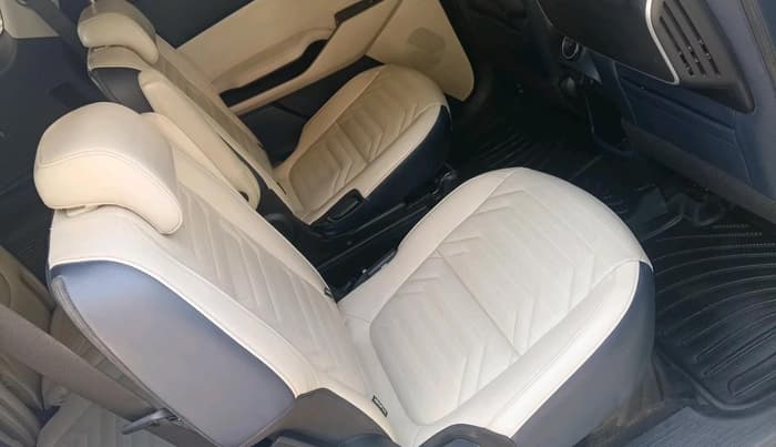 2022 KIA CARENS LUXURY PLUS 1.5 DIESEL AT 6 STR, Diesel, Automatic, 1,10,402 km, interior