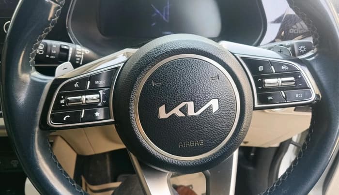 2022 KIA CARENS LUXURY PLUS 1.5 DIESEL AT 6 STR, Diesel, Automatic, 1,10,402 km, interior