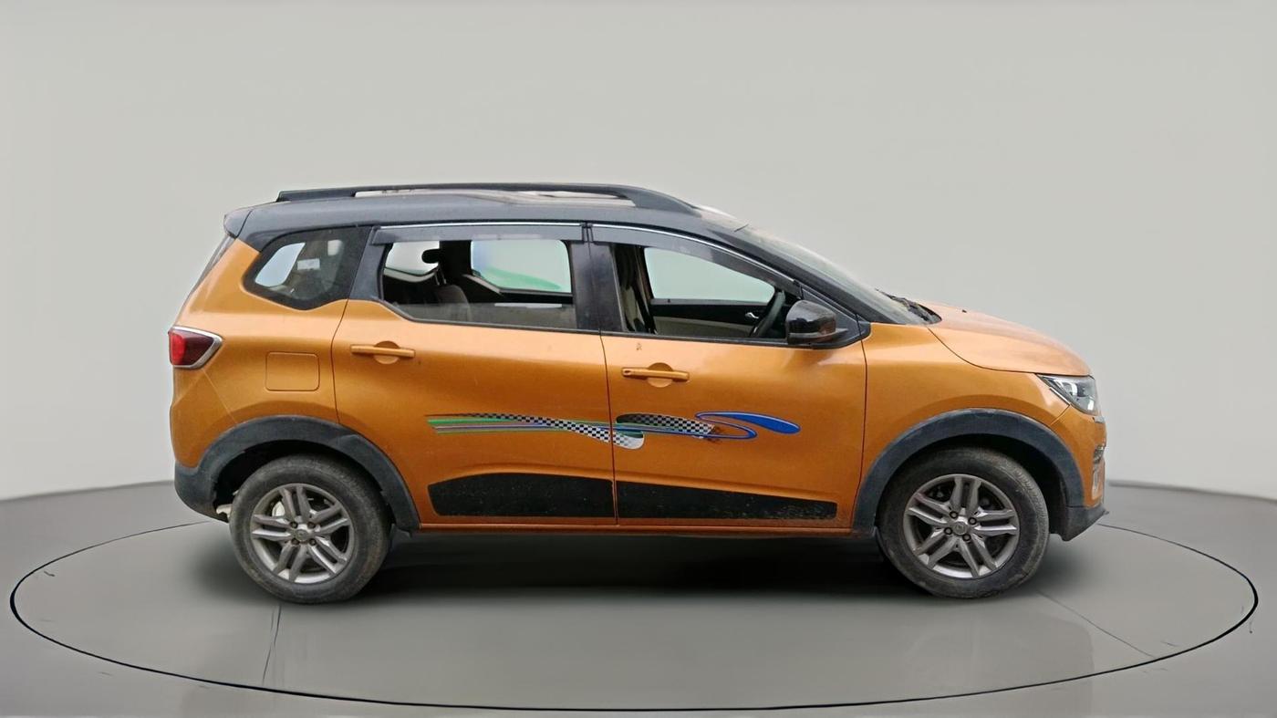 2022 Renault TRIBER RXZ, Petrol, Manual, 13,279 km, exterior