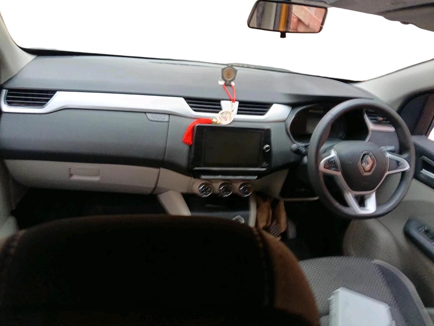 2022 Renault TRIBER RXZ, Petrol, Manual, 13,279 km, interior