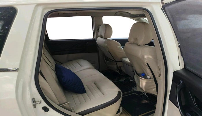 2016 Mahindra XUV500 W4, Diesel, Manual, 2,25,562 km, interior