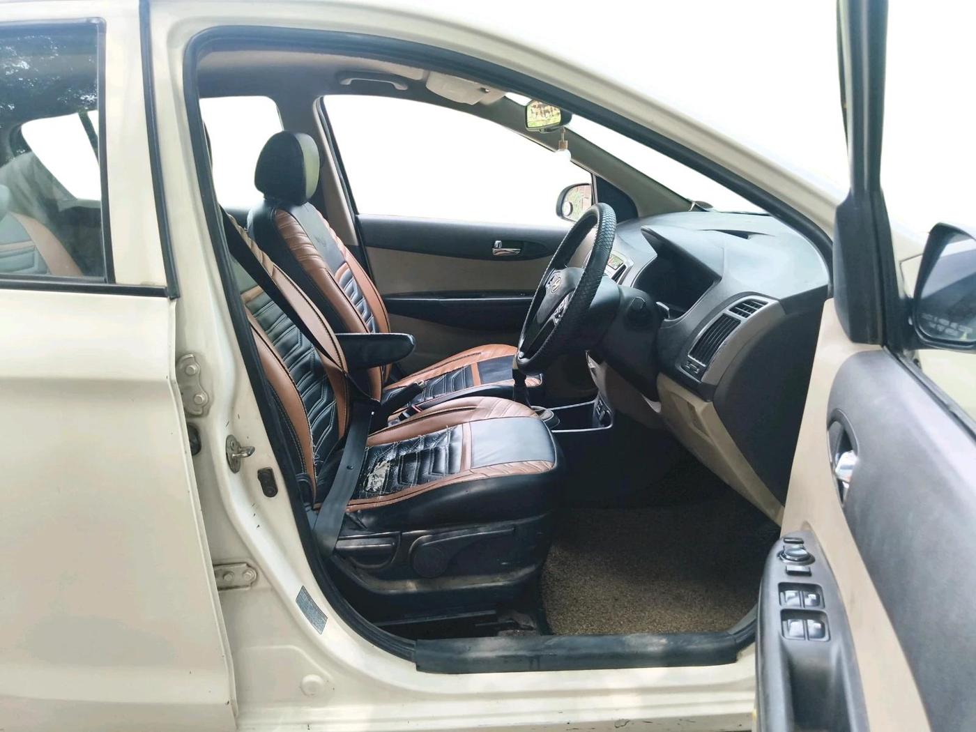 2013 Hyundai i20 ASTA 1.4 CRDI, Diesel, Manual, 1,17,517 km, interior