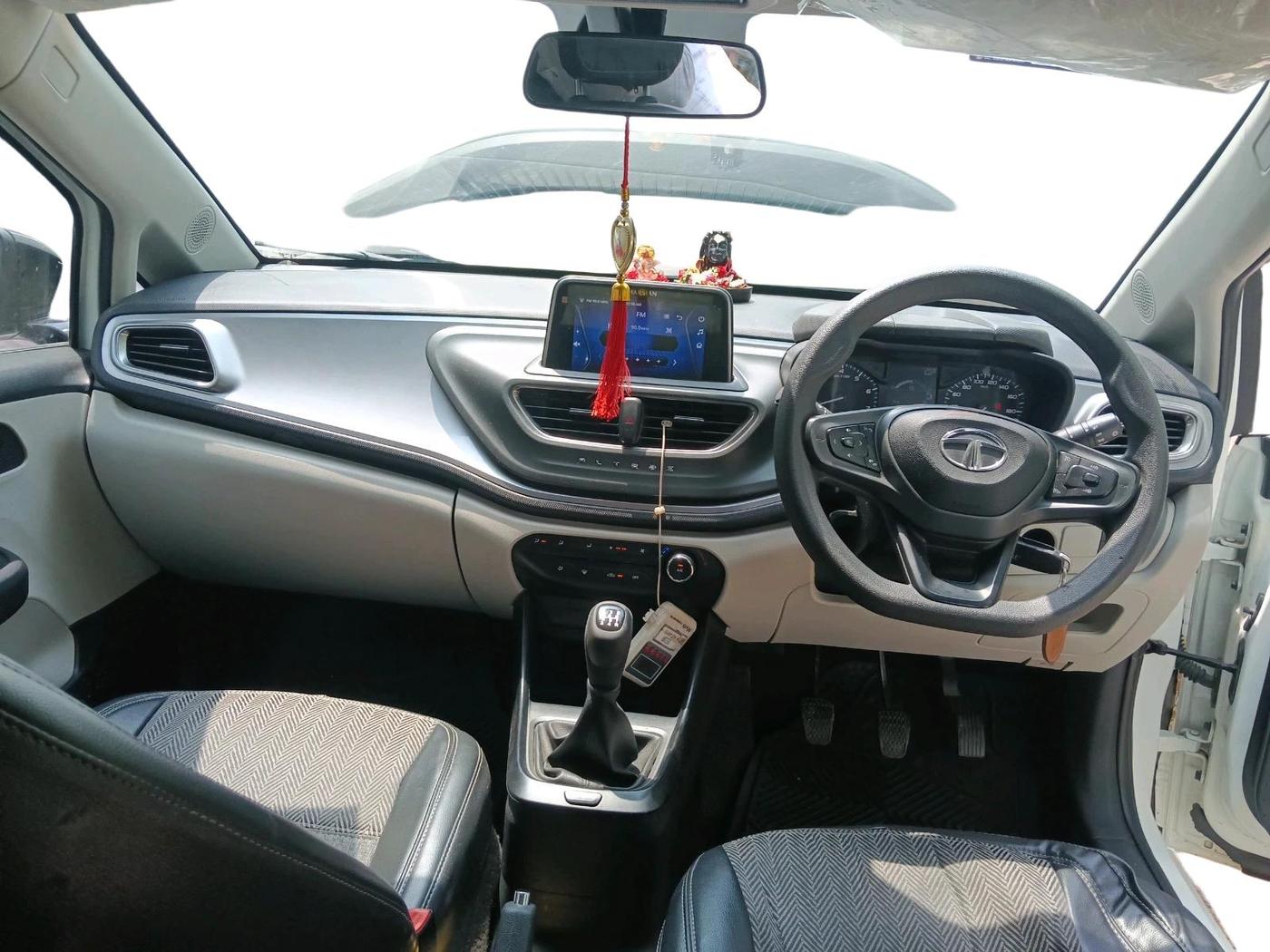 2023 Tata ALTROZ XM PLUS SUNROOF, Petrol, Manual, 7,700 km, interior