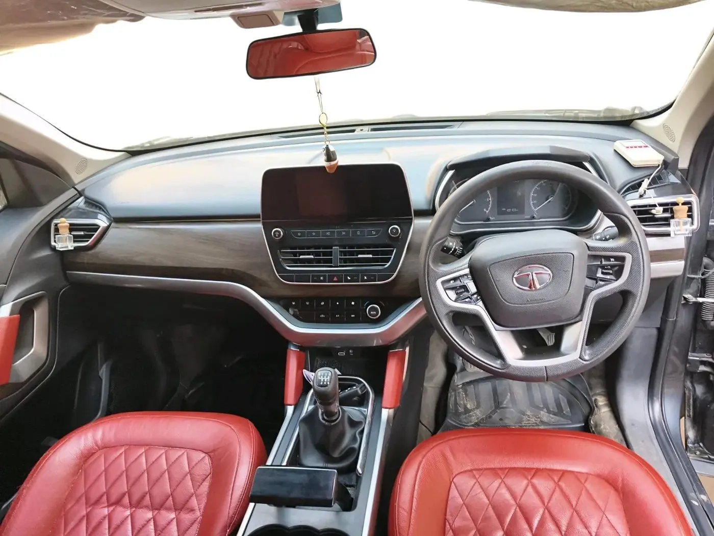 2020 Tata Harrier XT 2.0L KRYOTEC, Diesel, Manual, 1,05,000 km, interior