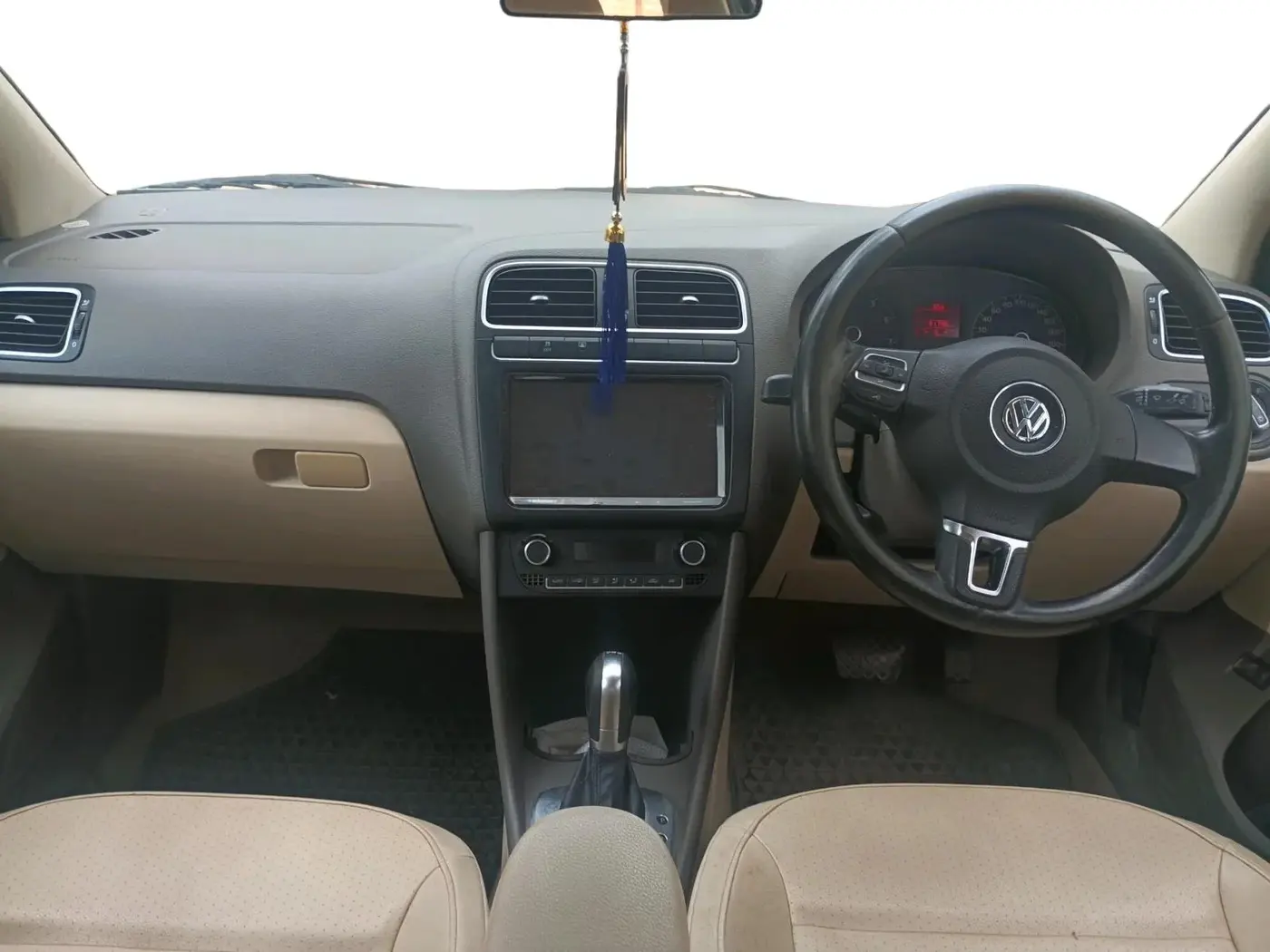 2014 Volkswagen Vento HIGHLINE PETROL AT, Petrol, Automatic, 91,798 km, interior