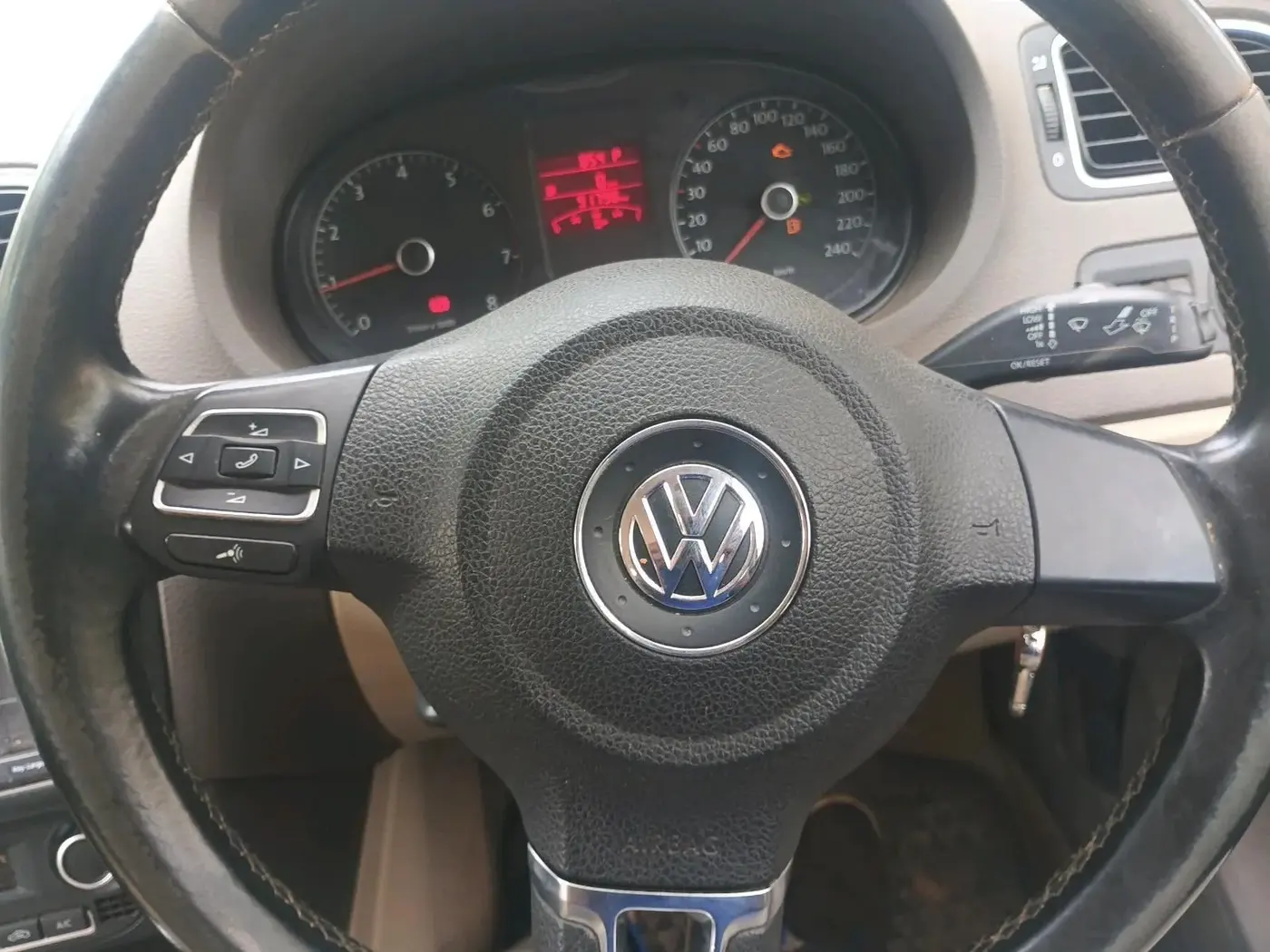 2014 Volkswagen Vento HIGHLINE PETROL AT, Petrol, Automatic, 91,798 km, interior