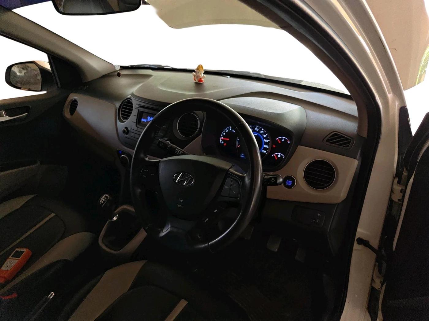 2015 Hyundai Grand i10 ASTA 1.1 CRDI, Diesel, Manual, 1,11,529 km, interior