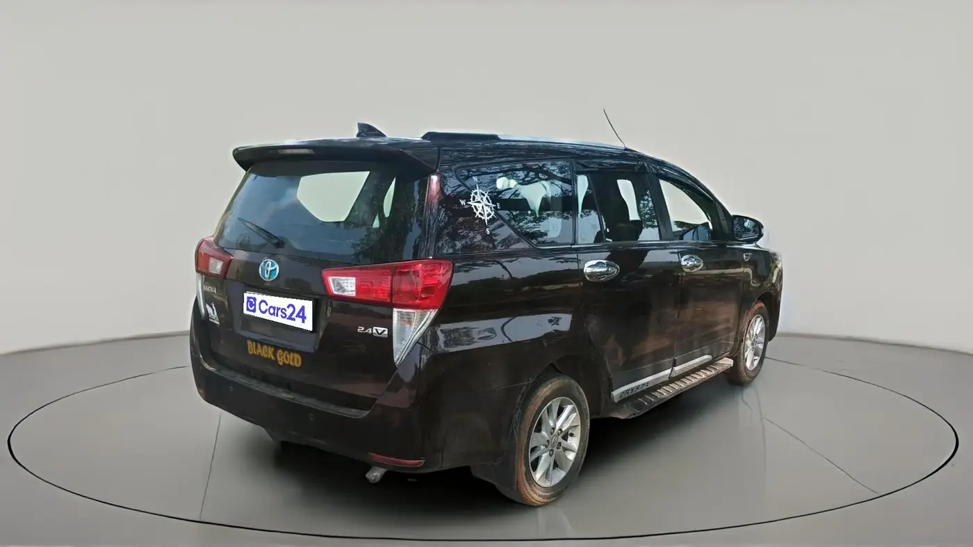 2017 Toyota Innova Crysta 2.4 VX 7 STR, Diesel, Manual, 1,58,199 km, exterior