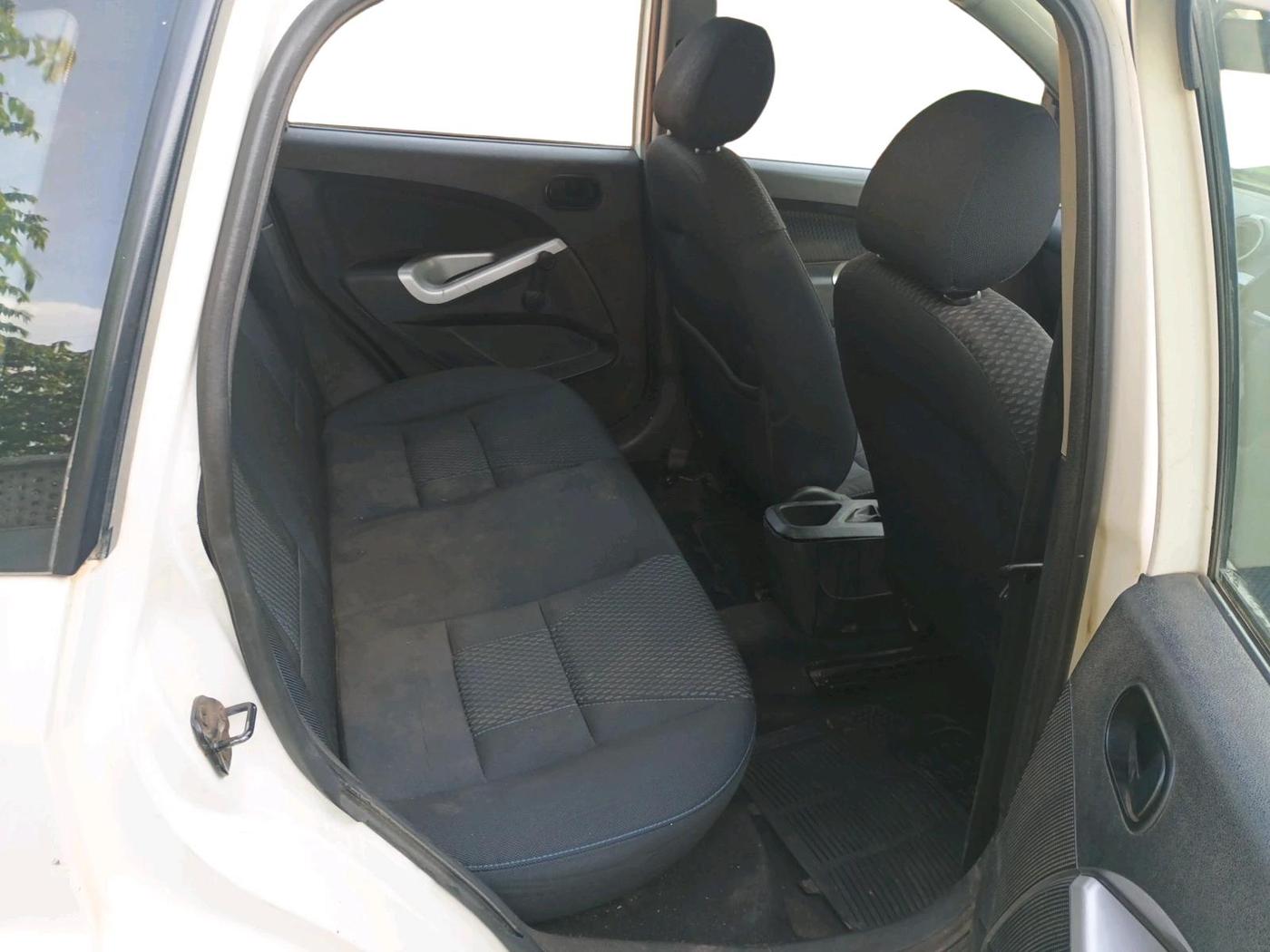 2014 Ford Figo TITANIUM 1.4 DIESEL, Diesel, Manual, 1,35,126 km, interior