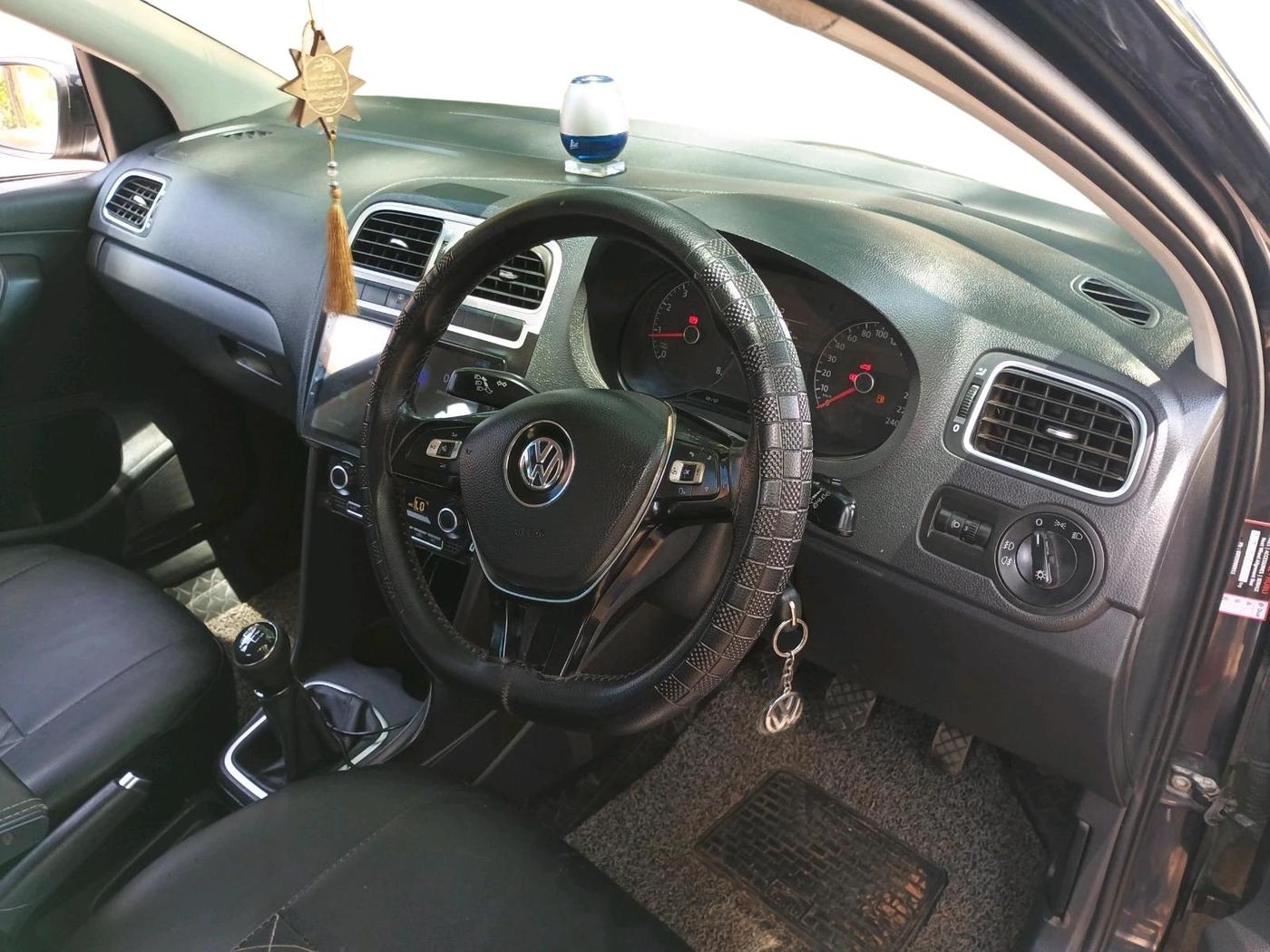 2015 Volkswagen Cross Polo HIGHLINE MPI, Petrol, Manual, 1,15,938 km, interior