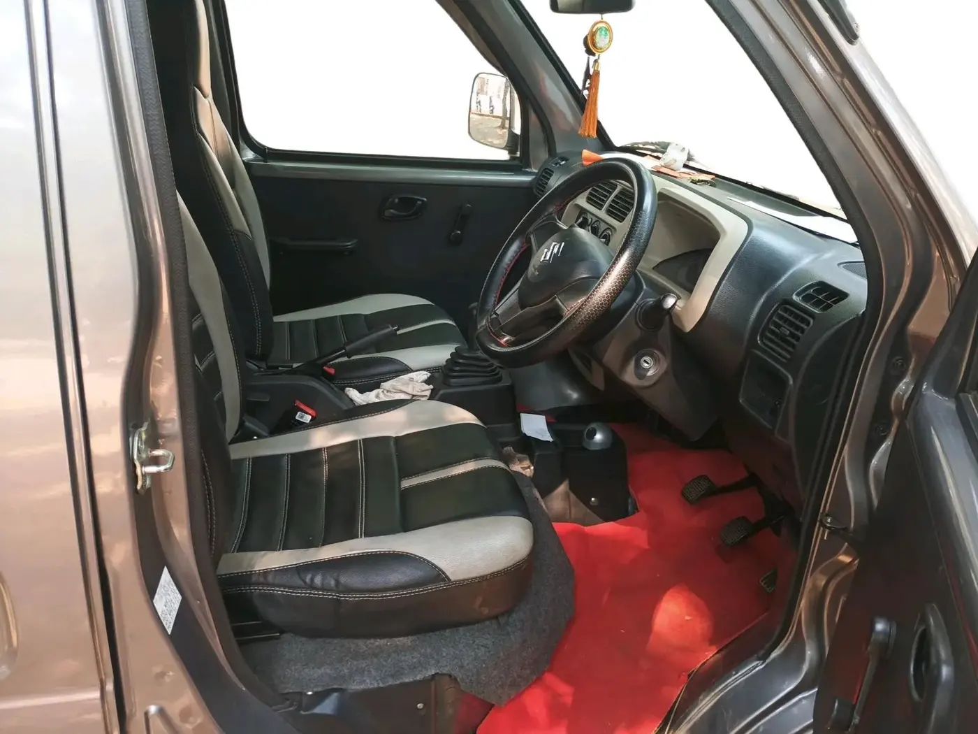 2023 Maruti Eeco 7 STR STD 1.2, Petrol, Manual, 31,771 km, interior