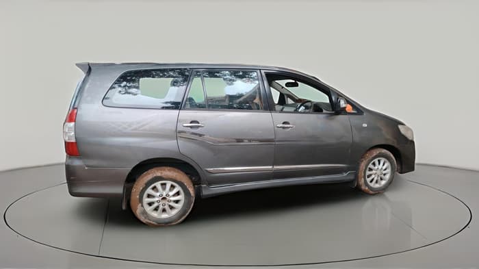 2014 Toyota Innova 2.5 ZX 7 STR, Diesel, Manual, 2,83,982 km, exterior