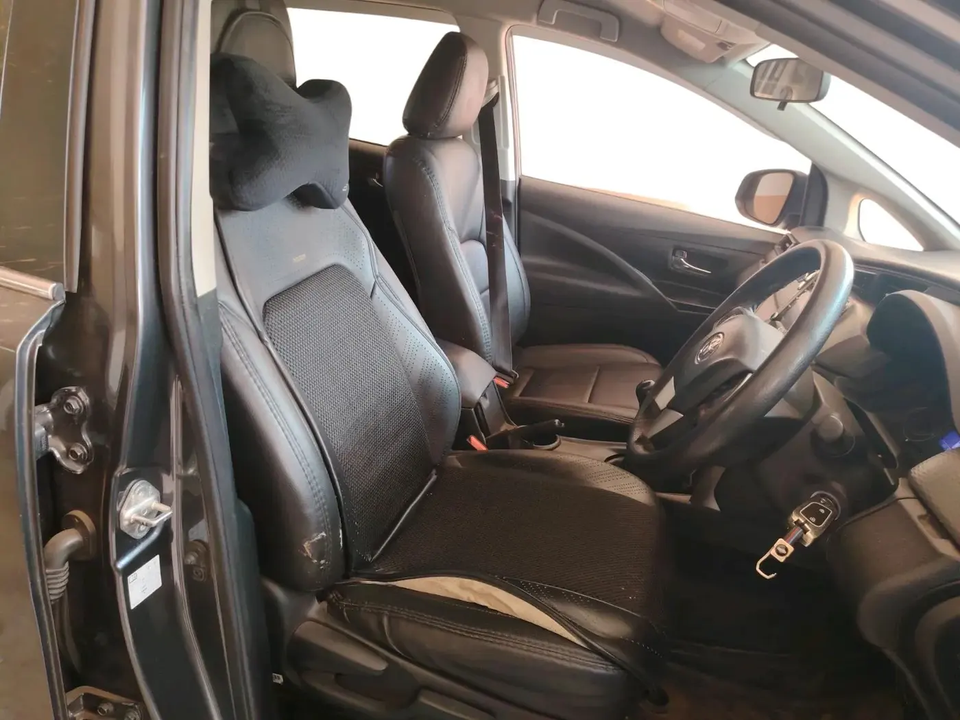 2022 Toyota Innova Crysta 2.4 GX 8 STR, Diesel, Manual, 63,892 km, interior