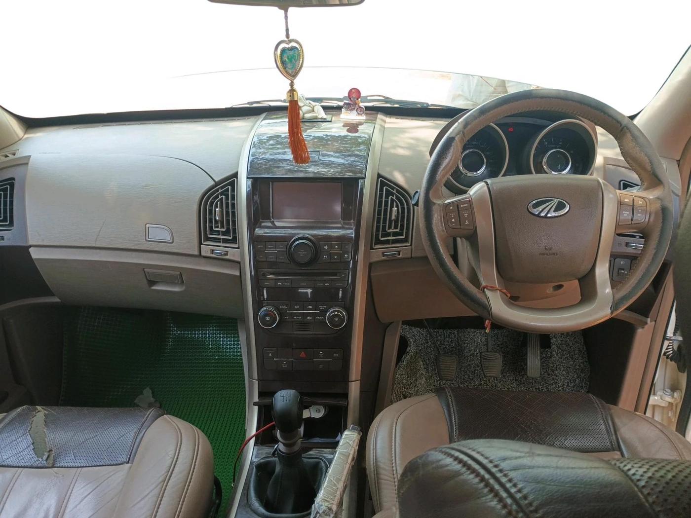 2014 Mahindra XUV500 W8, Diesel, Manual, 1,75,000 km, interior