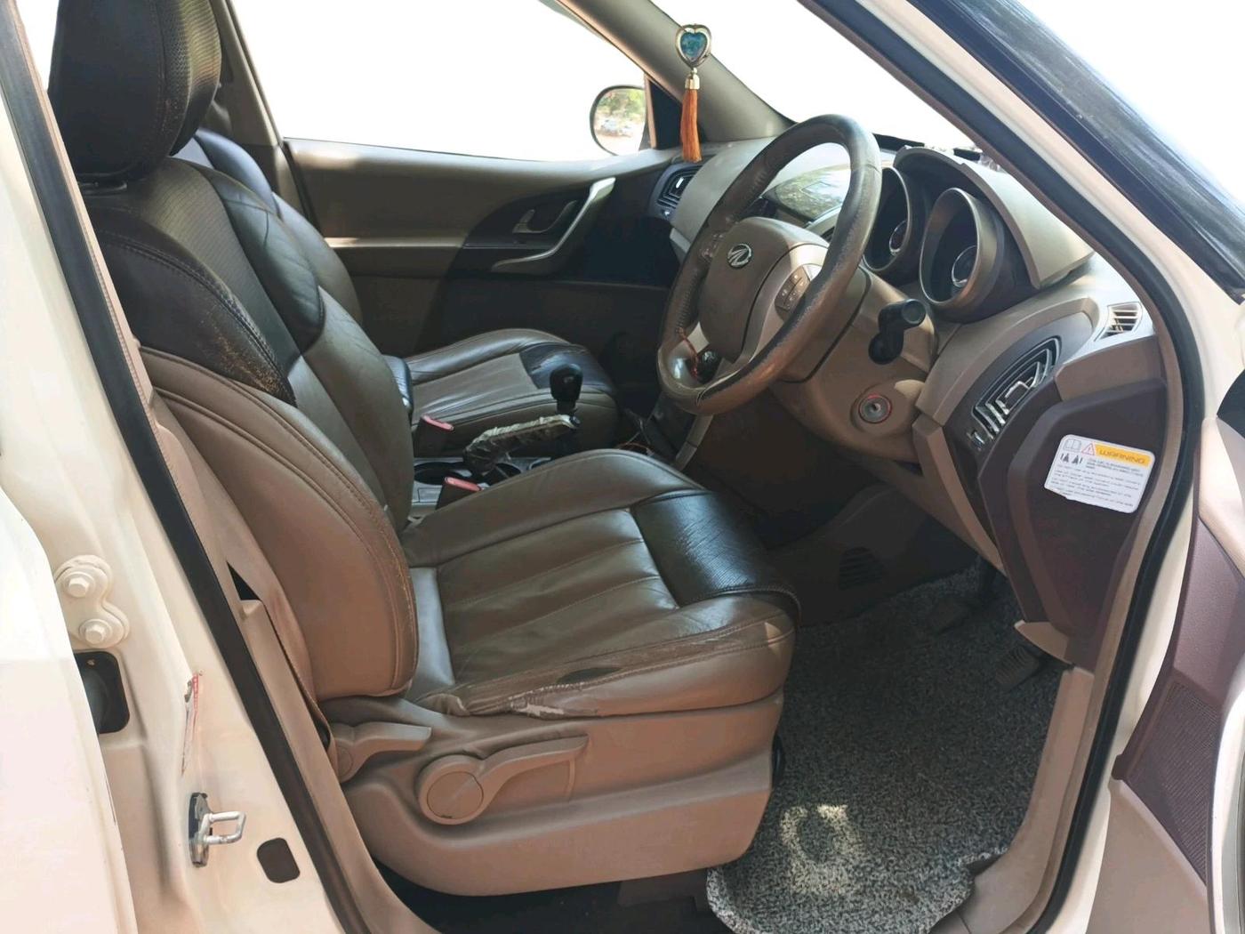 2014 Mahindra XUV500 W8, Diesel, Manual, 1,75,000 km, interior