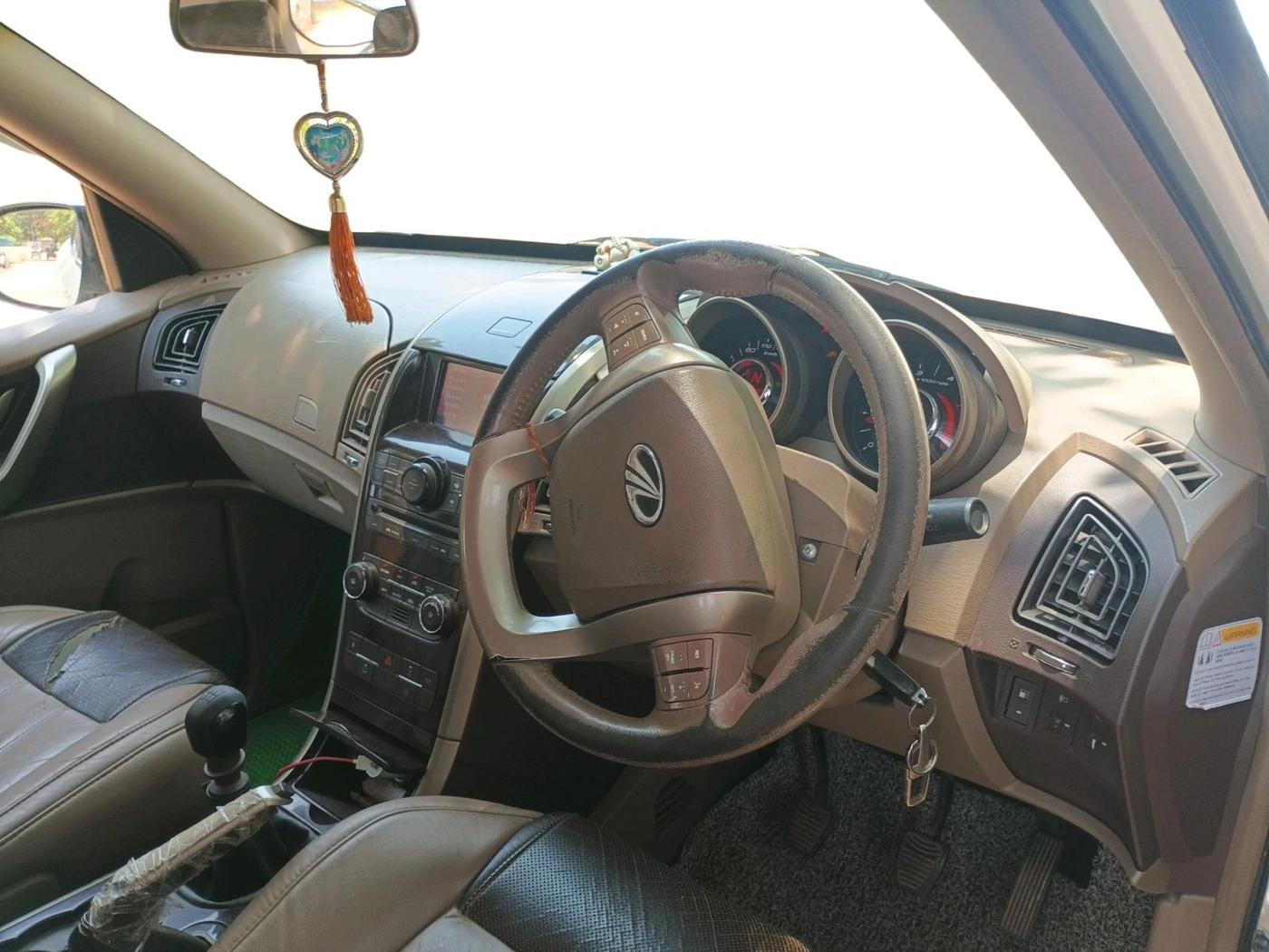 2014 Mahindra XUV500 W8, Diesel, Manual, 1,75,000 km, interior