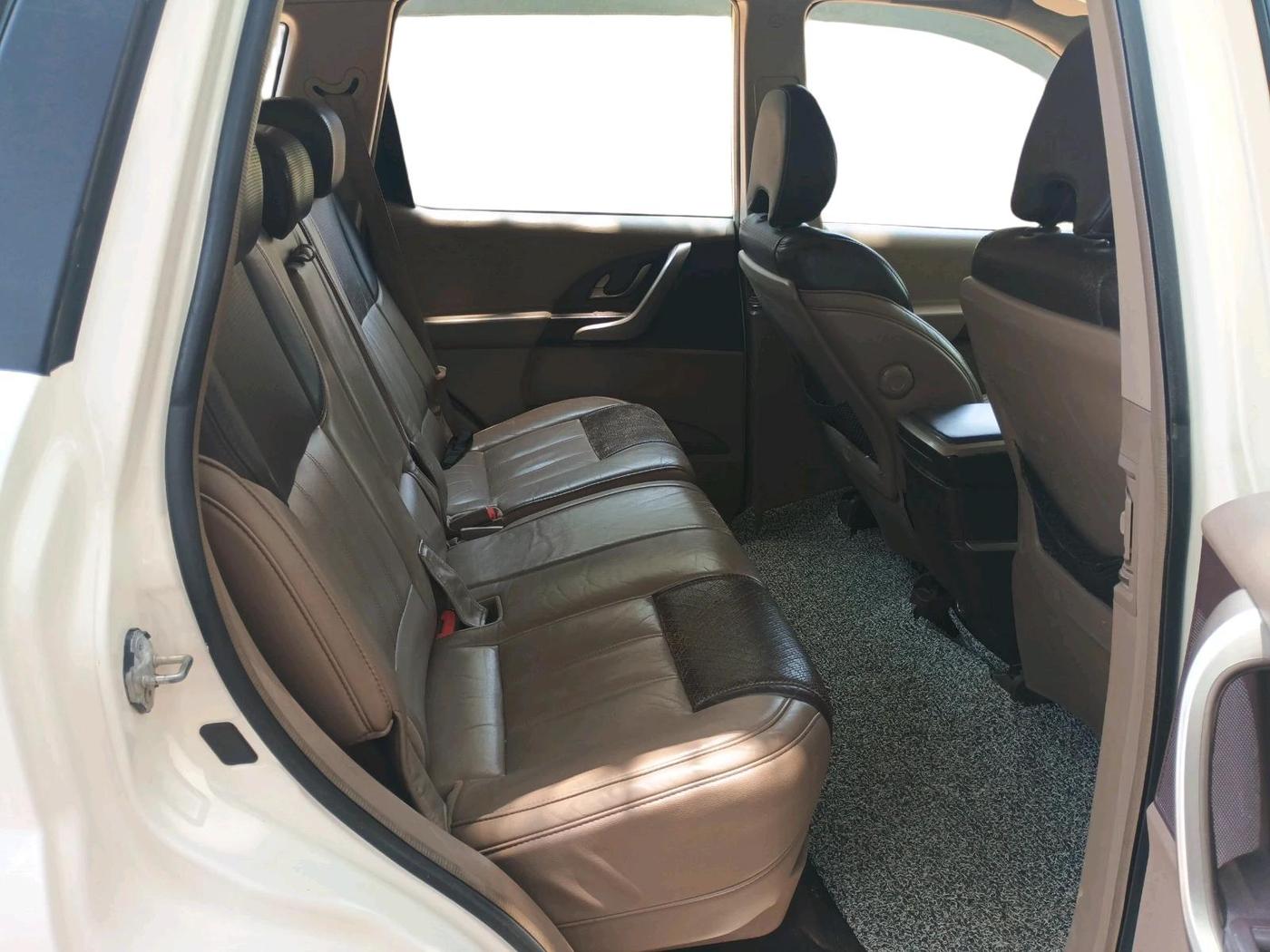 2014 Mahindra XUV500 W8, Diesel, Manual, 1,75,000 km, interior