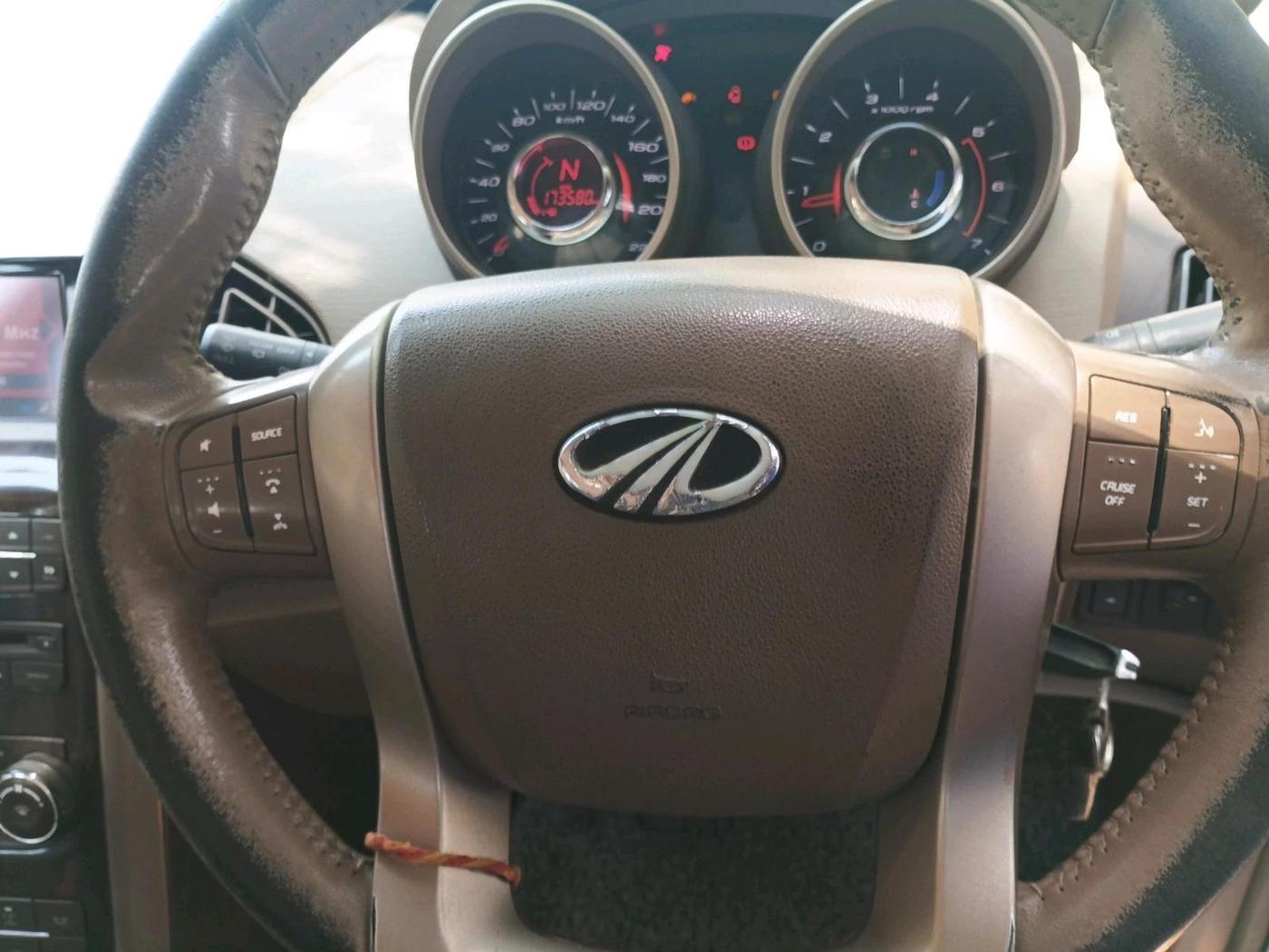 2014 Mahindra XUV500 W8, Diesel, Manual, 1,75,000 km, interior