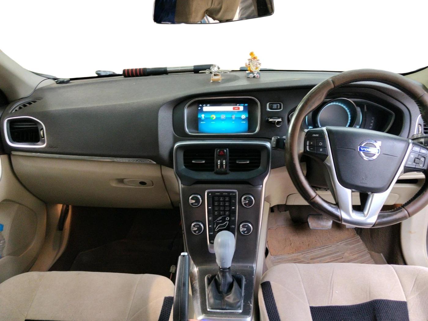 2014 Volvo V40 Cross Country D3, Diesel, Automatic, 1,32,002 km, interior