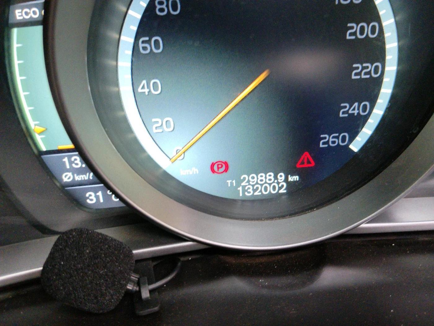 2014 Volvo V40 Cross Country D3, Diesel, Automatic, 1,32,002 km, interior