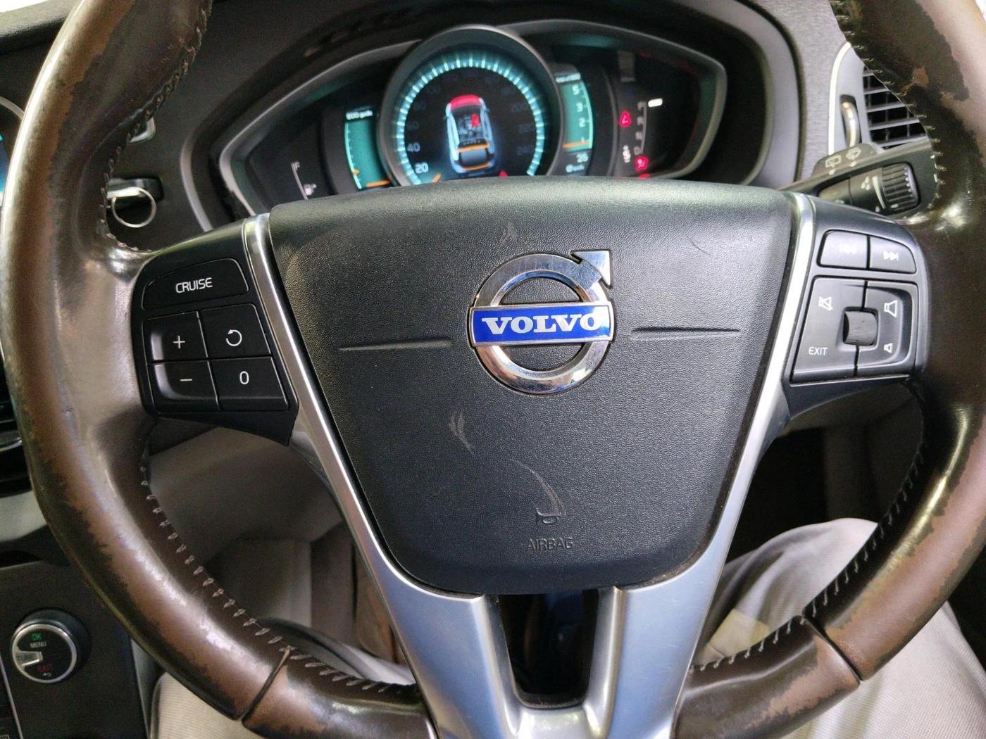 2014 Volvo V40 Cross Country D3, Diesel, Automatic, 1,32,002 km, interior
