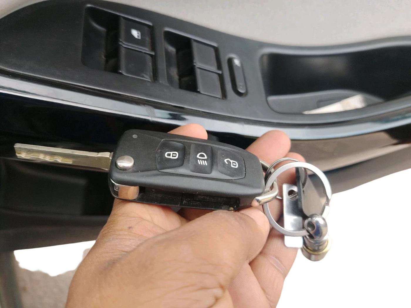 2023 Tata NEXON PURE S 1.2 REVOTRON 6MT, Petrol, Manual, 20,000 km, interior