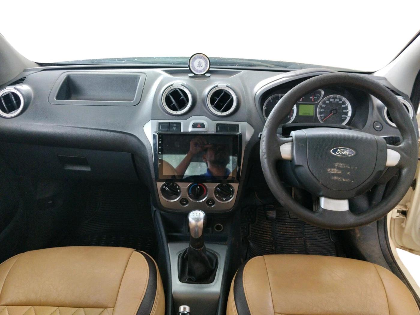 2011 Ford Fiesta EXI 1.4 DIESEL, Diesel, Manual, 1,28,996 km, interior