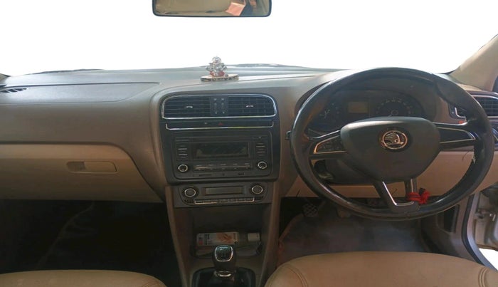 2014 Skoda Rapid ELEGANCE 1.6 TDI CR MT, Diesel, Manual, 1,63,921 km, interior