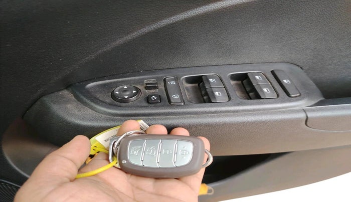 2019 Hyundai VENUE SX PLUS 1.0 TURBO DCT, Petrol, Automatic, 44,428 km, interior