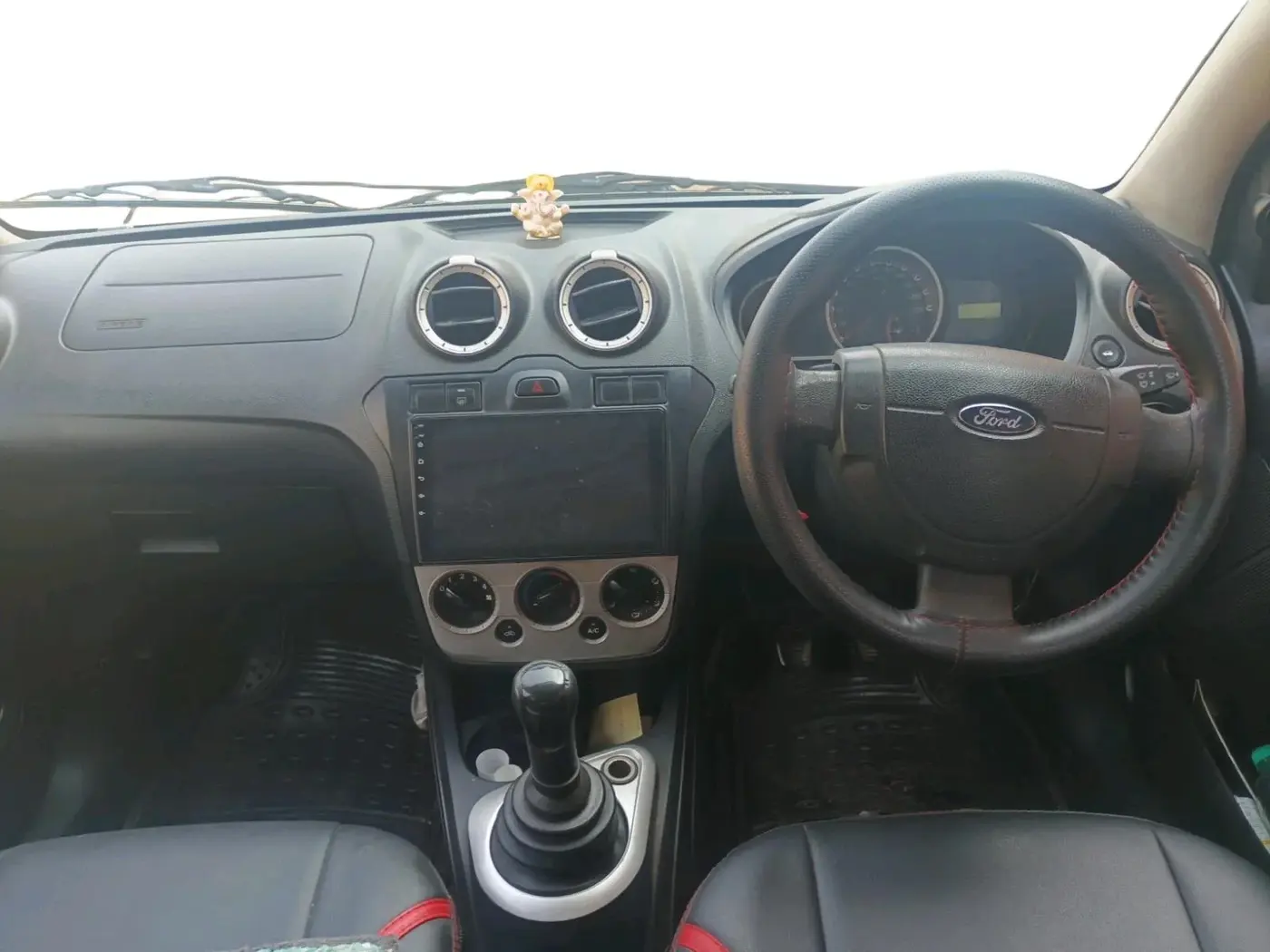 2011 Ford Figo TITANIUM 1.4 DIESEL, Diesel, Manual, 1,76,086 km, interior