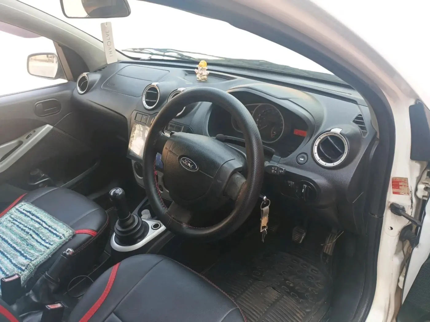 2011 Ford Figo TITANIUM 1.4 DIESEL, Diesel, Manual, 1,76,086 km, interior
