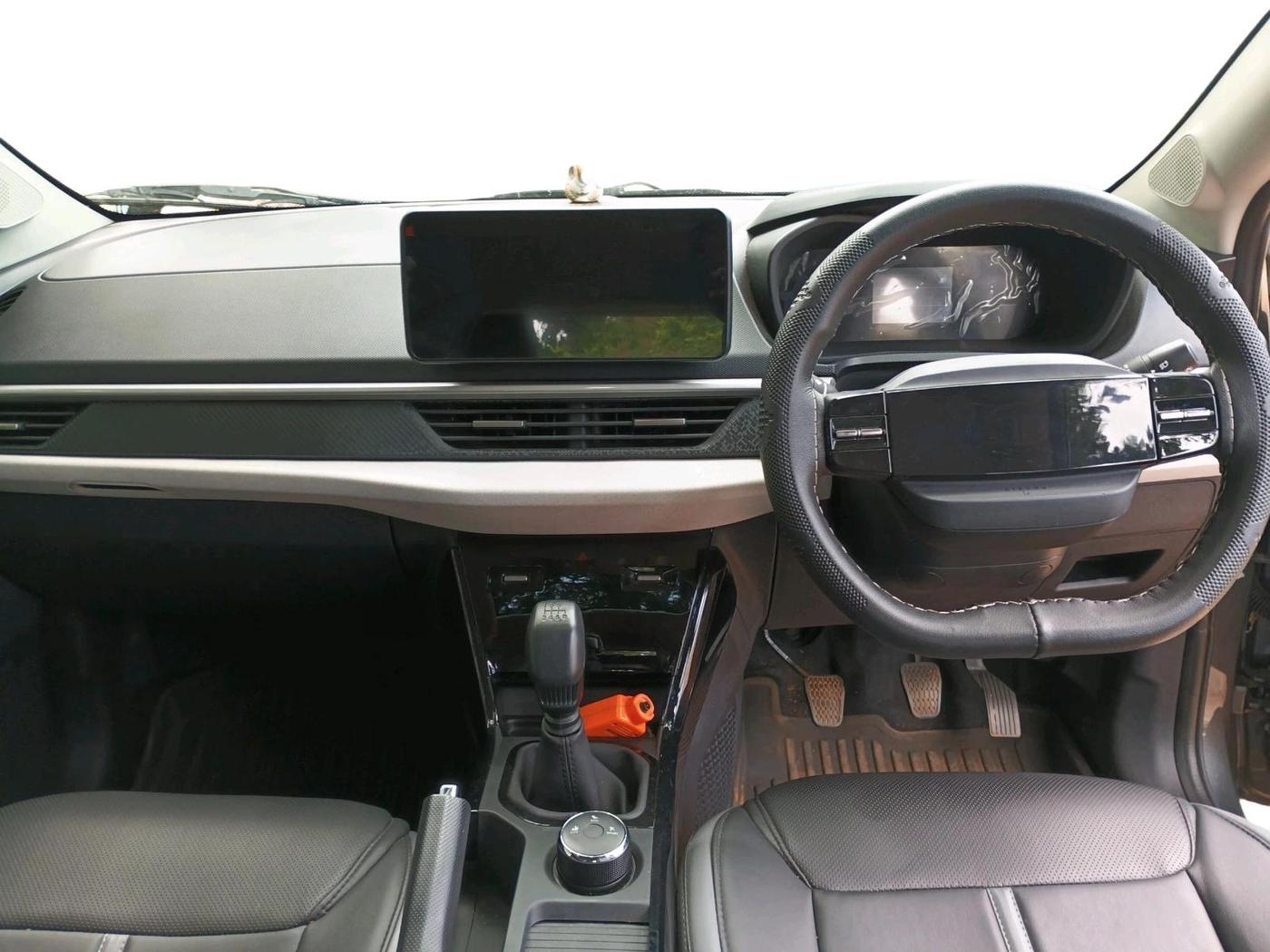 2025 Tata NEXON CREATIVE PLUS S 1.2 REVOTRON 6 MT, Petrol, Manual, 5,052 km, interior