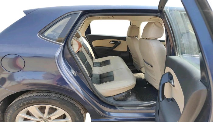 2015 Volkswagen Polo HIGHLINE1.2L, Petrol, Manual, 1,15,317 km, interior