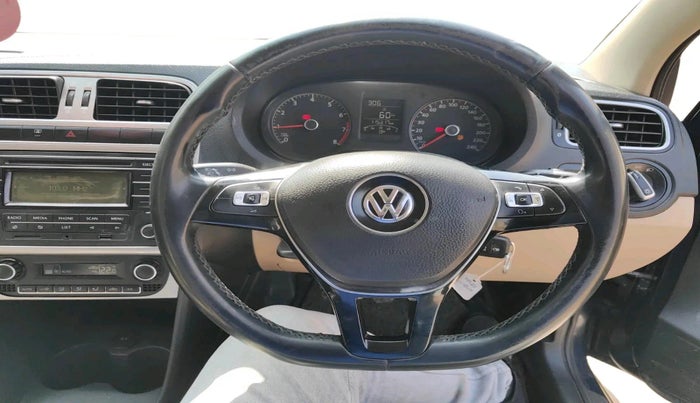 2015 Volkswagen Polo HIGHLINE1.2L, Petrol, Manual, 1,15,317 km, interior