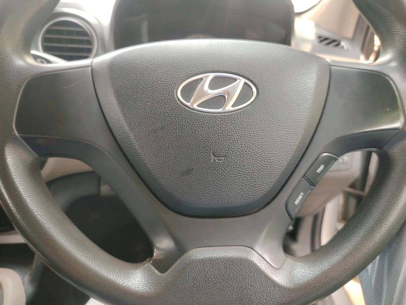 2014 Hyundai Grand i10 SPORTZ 1.1 CRDI, Diesel, Manual, 99,214 km, interior