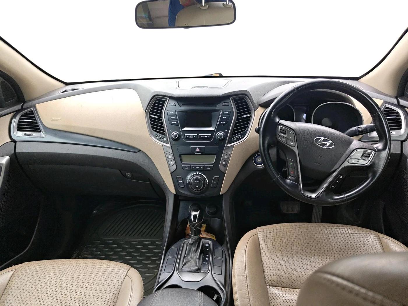 2014 Hyundai Santa Fe 4 WD AT, Diesel, Automatic, 85,763 km, interior